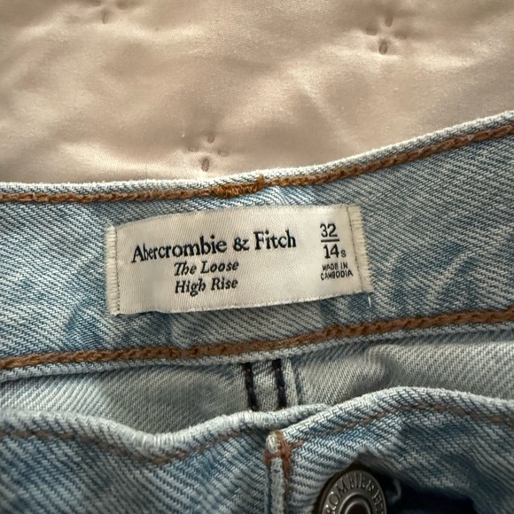 Abercrombie & Fitch The Loose High Rise Jeans - Picture 3 of 5